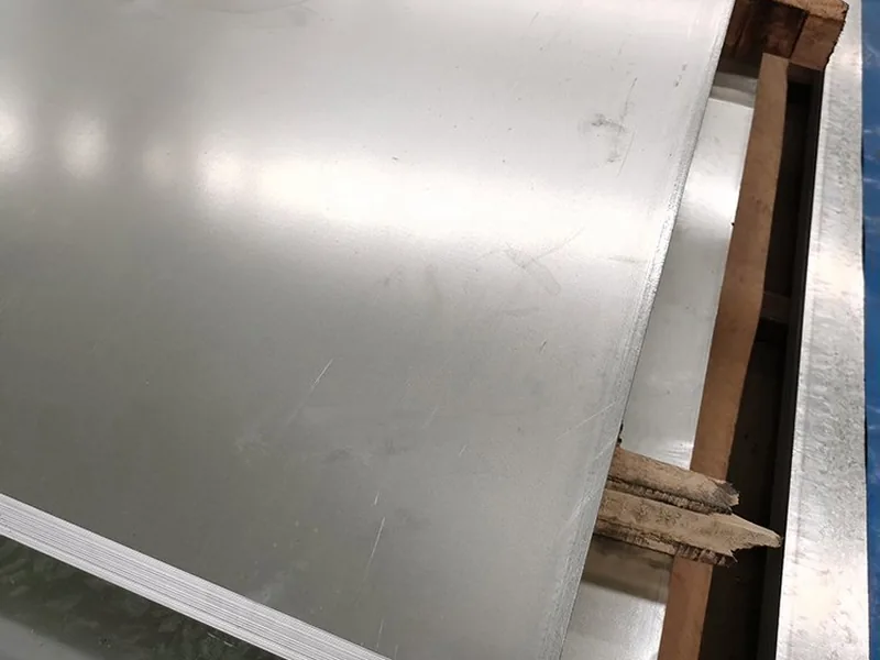 Electro-galvanized steel sheet with smooth surface
